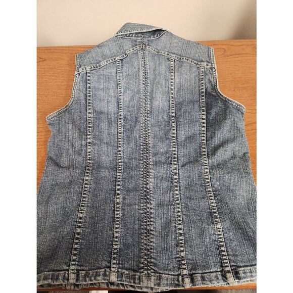 Chicos Platinum blue denim Vest,size 1 M/8 front snaps,side pockets - Picture 6 of 6